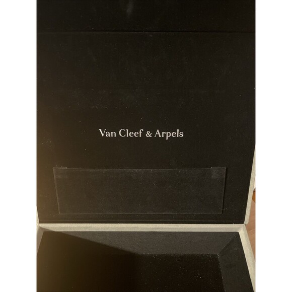 Authentic Van Cleef & Arpels VCA Gray Gift Velvet Large Magnetic Storage Box - Picture 5 of 6